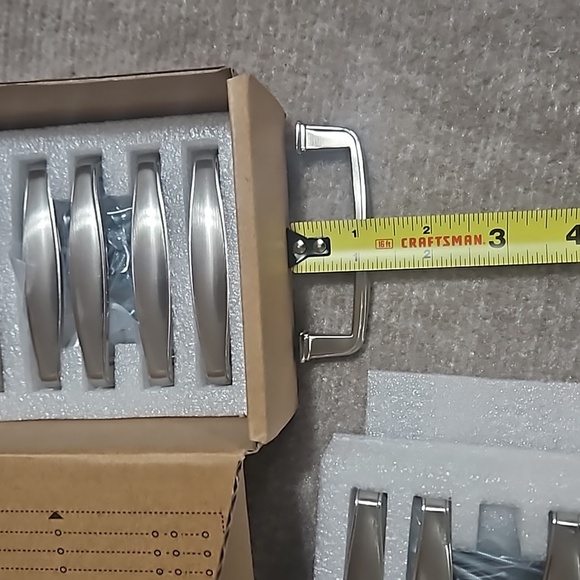 Cabinet pulls - Picture 4 of 5